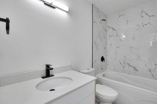 20 Templehill Crescent Ne, Calgary, AB - Indoor Photo Showing Bathroom
