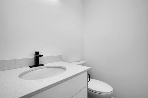 20 Templehill Crescent Ne, Calgary, AB - Indoor Photo Showing Bathroom