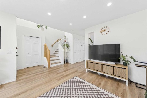 182 Covemeadow Close Ne, Calgary, AB - Indoor Photo Showing Living Room