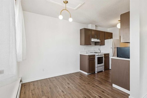 54-366 94 Avenue Se, Calgary, AB - Indoor Photo Showing Kitchen