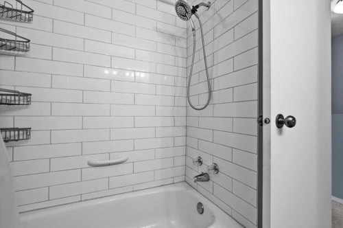 80-2727 Rundleson Road Ne, Calgary, AB - Indoor Photo Showing Bathroom