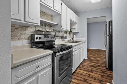 80-2727 Rundleson Road Ne, Calgary, AB - Indoor Photo Showing Kitchen With Double Sink