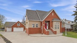 809 East Lakeview Road Chestermere, AB T1X 1B1
