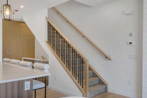 4917 88 Avenue Ne, Calgary, AB - Indoor Photo Showing Other Room
