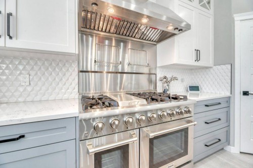 712 East Chestermere Drive, Chestermere, AB - Indoor Photo Showing Kitchen With Upgraded Kitchen