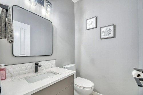 712 East Chestermere Drive, Chestermere, AB - Indoor Photo Showing Bathroom