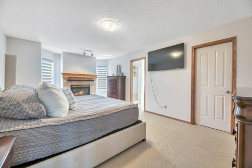 712 East Chestermere Drive, Chestermere, AB - Indoor Photo Showing Bedroom