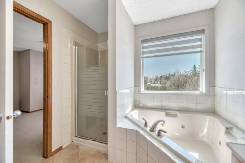 712 East Chestermere Drive, Chestermere, AB - Indoor Photo Showing Bathroom