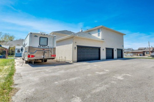 712 East Chestermere Drive, Chestermere, AB - Outdoor