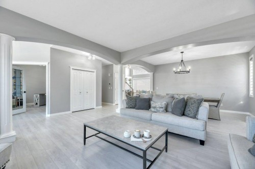 712 East Chestermere Drive, Chestermere, AB - Indoor Photo Showing Living Room