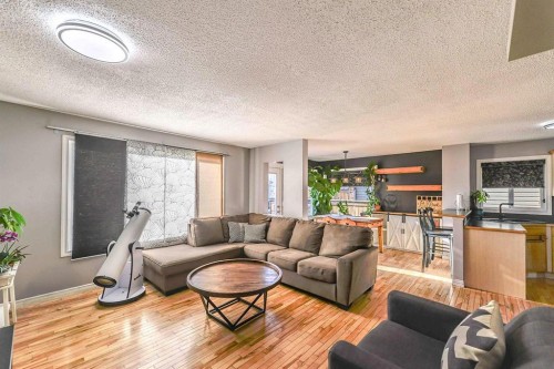 88 Evansford Road Nw, Calgary, AB - Indoor Photo Showing Living Room