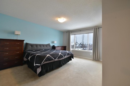 88 Evansford Road Nw, Calgary, AB - Indoor Photo Showing Bedroom