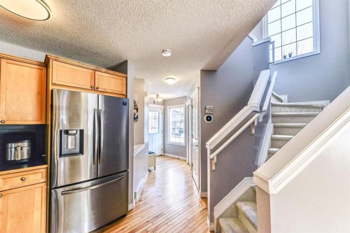 88 Evansford Road Nw, Calgary, AB - Indoor Photo Showing Kitchen