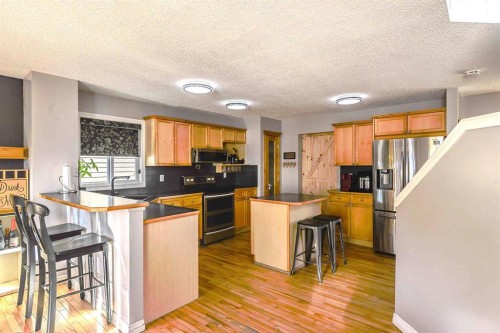 88 Evansford Road Nw, Calgary, AB - Indoor Photo Showing Kitchen With Stainless Steel Kitchen