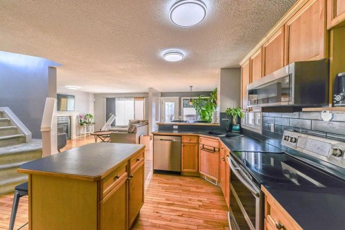 88 Evansford Road Nw, Calgary, AB - Indoor Photo Showing Kitchen