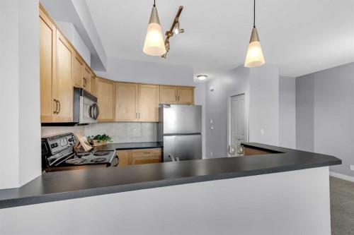 7-181 Rockyledge View Nw, Calgary, AB - Indoor Photo Showing Kitchen