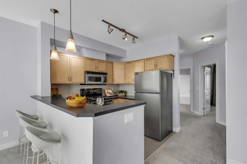 7-181 Rockyledge View Nw, Calgary, AB - Indoor Photo Showing Kitchen