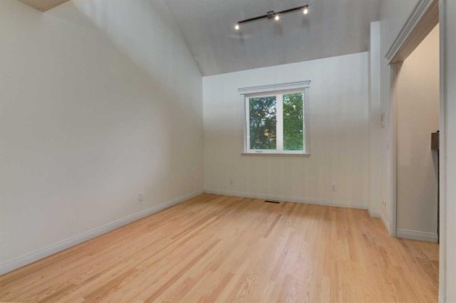107 9 Street Nw, Calgary, AB 