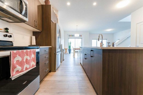 317 Baneberry Way Sw, Airdrie, AB - Indoor Photo Showing Kitchen