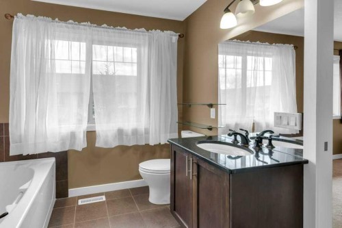 305-413 River Avenue, Cochrane, AB - Indoor Photo Showing Bathroom