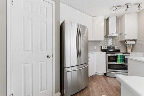 159 Mckenzie Towne Gate Se, Calgary, AB - Indoor Photo Showing Kitchen