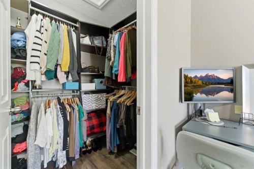 159 Mckenzie Towne Gate Se, Calgary, AB - Indoor With Storage