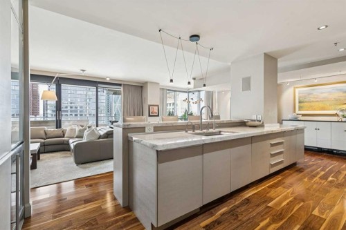 1601-108 9 Avenue Sw, Calgary, AB - Indoor Photo Showing Kitchen With Upgraded Kitchen