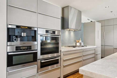 1601-108 9 Avenue Sw, Calgary, AB - Indoor Photo Showing Kitchen With Upgraded Kitchen