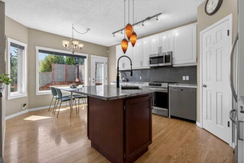20 Riverwood Crescent Se, Calgary, AB - Indoor Photo Showing Kitchen