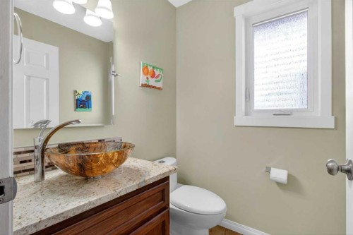 20 Riverwood Crescent Se, Calgary, AB - Indoor Photo Showing Bathroom