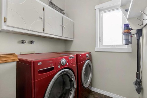 20 Riverwood Crescent Se, Calgary, AB - Indoor Photo Showing Laundry Room