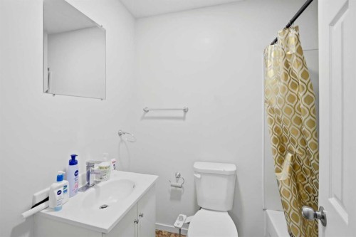 65 Falmere Way Ne, Calgary, AB - Indoor Photo Showing Bathroom