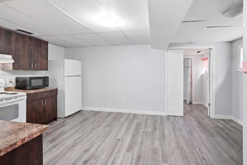 65 Falmere Way Ne, Calgary, AB - Indoor Photo Showing Kitchen