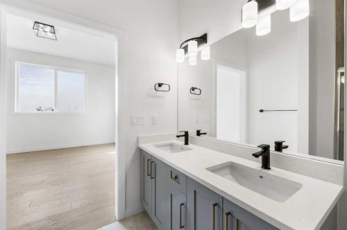 19 Wolf Crescent, Okotoks, AB - Indoor Photo Showing Bathroom