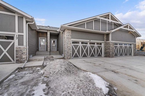 19 Wolf Crescent, Okotoks, AB - Outdoor