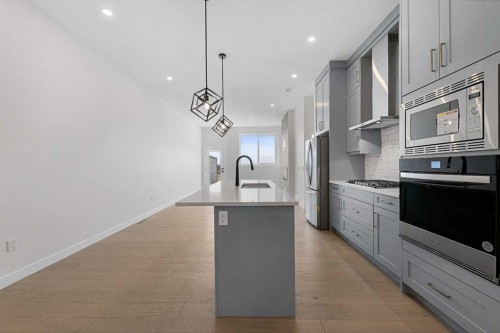 19 Wolf Crescent, Okotoks, AB - Indoor Photo Showing Kitchen With Upgraded Kitchen