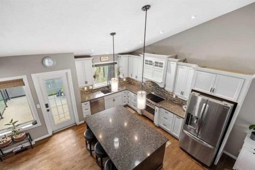 17 Sunset Crescent, Okotoks, AB 