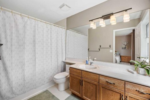 17 Sunset Crescent, Okotoks, AB 