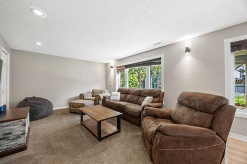 17 Sunset Crescent, Okotoks, AB 