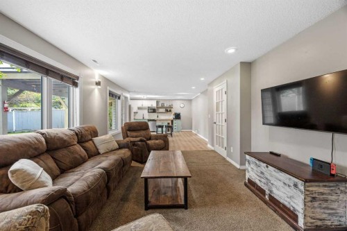 17 Sunset Crescent, Okotoks, AB 
