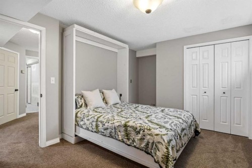 17 Sunset Crescent, Okotoks, AB 