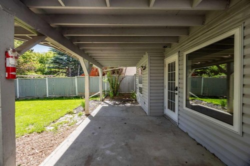 17 Sunset Crescent, Okotoks, AB 