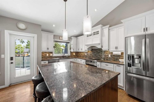 17 Sunset Crescent, Okotoks, AB 