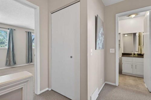 42 Berwick Rise Nw, Calgary, AB 