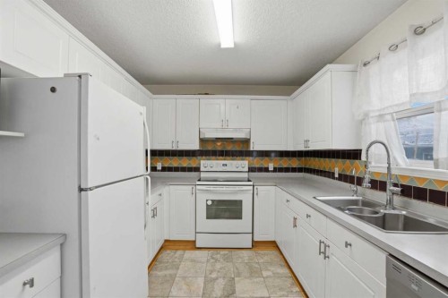 7816 Martha'S Haven Park Ne, Calgary, AB - Indoor Photo Showing Kitchen With Double Sink