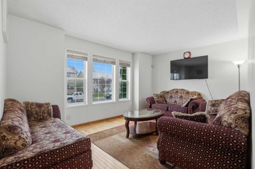 7816 Martha'S Haven Park Ne, Calgary, AB - Indoor Photo Showing Living Room