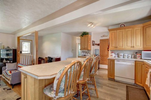 419 2 Street North, Vulcan, AB - Indoor Photo Showing Kitchen