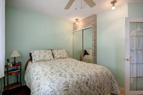419 2 Street North, Vulcan, AB - Indoor Photo Showing Bedroom