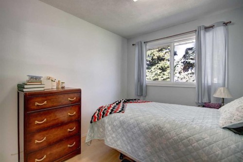419 2 Street North, Vulcan, AB - Indoor Photo Showing Bedroom
