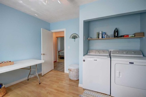 419 2 Street North, Vulcan, AB - Indoor Photo Showing Laundry Room